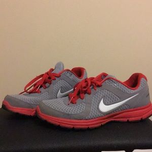 Men’s 8.5 Nike shoes in good condition